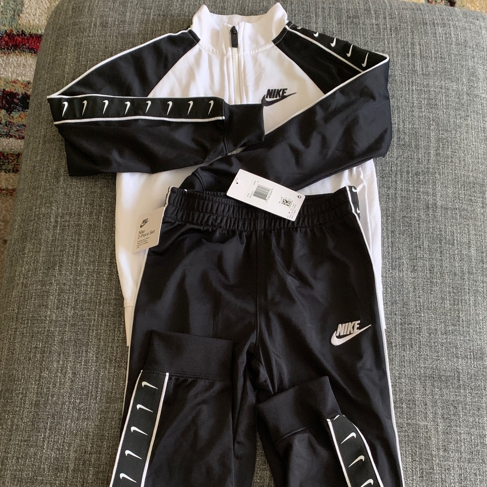 Nike Black and White 2-Piece Set